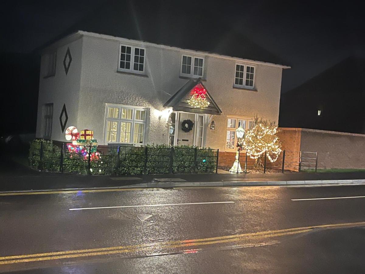 River Bay Beautiful 2-Bed House In Cardiff Villa Exterior photo